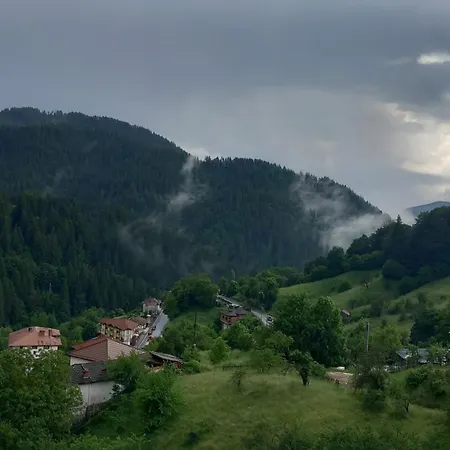 Rhodope House Momchil Yunak ゲストハウス